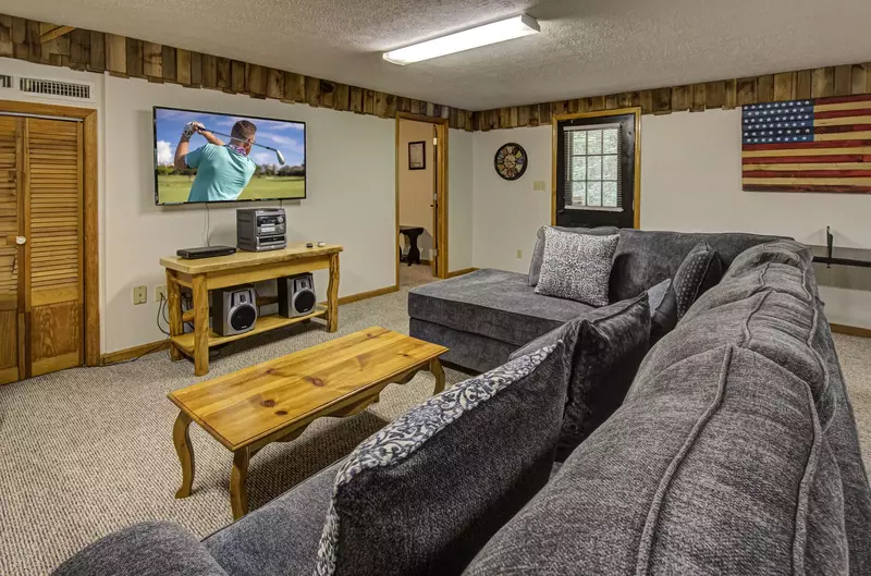 Come stay in my Pigeon Forge, TN. You will love Dollywood and Dollywood Splash Country.