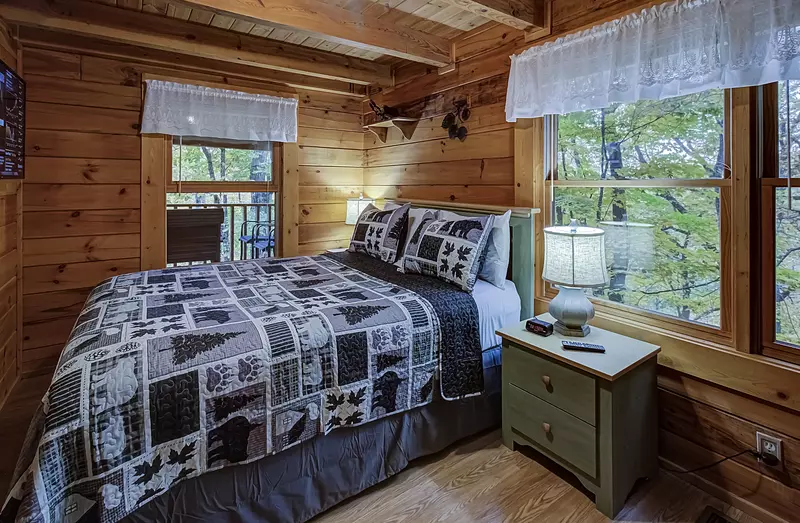 Honeymoon cabin rentals that offer seclusion are hard to come by these days. Teddy Bear Haven offers seclusion to couples and is a fantastic choice when visiting the Wears Valley area.