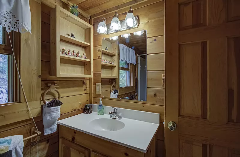 Old Flames Candles in Craftsman Valley at Dollywood offers wonderful smelling candles - a wonderful addition to your collection of candles.